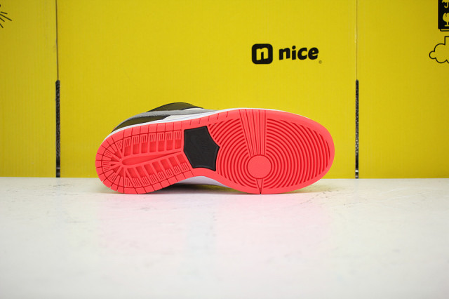 nike sb infrared orange label